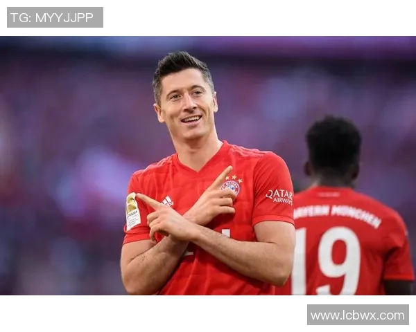 波兰最贵足球球星引领欧洲赛场新风潮展现实力与荣耀交织的绿茵传奇 波兰最贵足球球星引领欧洲赛场新风潮展现实力与荣耀交织的绿茵传奇